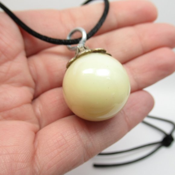 Uranium glass marble pendant - Picture 9 of 12